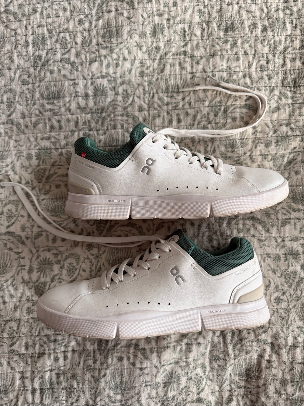 On Running The Roger White Sneakers with Green Collar